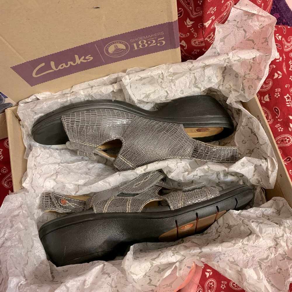 CLARK'S LEATHER Comfort Sandals - Picture 4 of 13